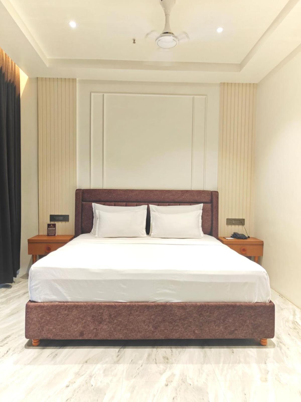 The S Crown Somnath Hotel Eksteriør billede