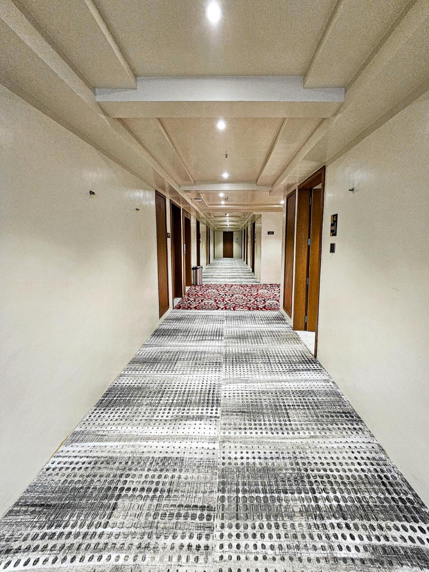 The S Crown Somnath Hotel Eksteriør billede
